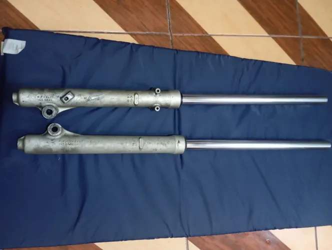 Venda de suspensão dianteira da moto 150bros,