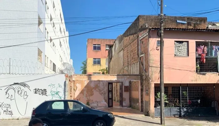 Vendo casa já demolida na rua João Cordeiro