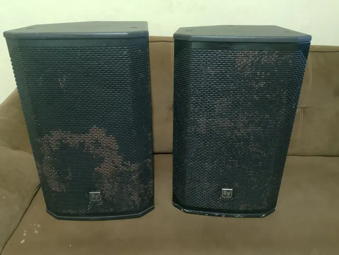 2 caixas EKX eletrovoice 1500 RMS cada