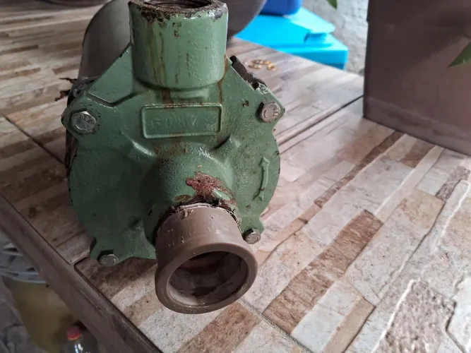 Bomba de água de 1 cavalo pouco usada.