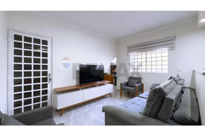 Sobrado com loja comercial com Apartamento ADE 402 - RECANTO DAS EMAS