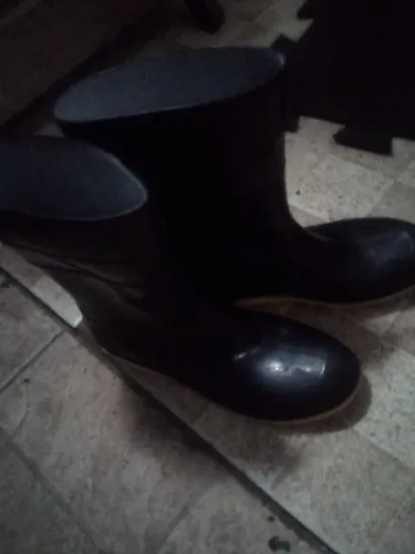 Bota pra chuva 41pouquissimo tempo de uso