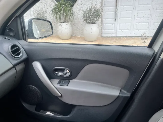 Renault Logan Expression Hi-flex 1.6 8V 4P 2014