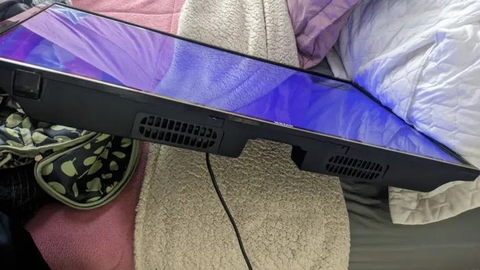 TV 32 polegadas não é smart , mais tá nova pouco menos de 1 ano , não tem controle