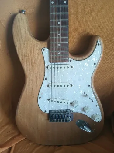 Guitarra Stratocaster Artesanal Luthier Caps Waaah V70(Alnico 5)