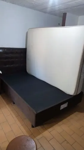 Vendo cama de casal em exelete estado muito poço uso 