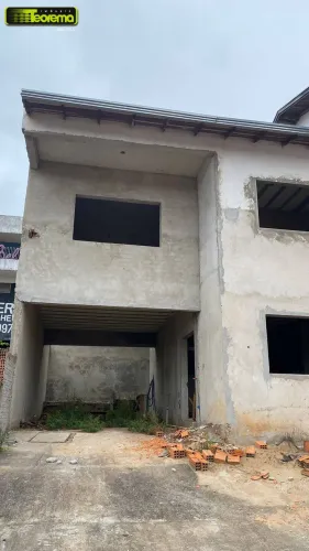 CASA SEMI ACABADA COM 290 m² NO CENTRO DE TELÊMACO BORBA E TERRENO C/400M