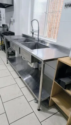 Vendo pia industrial 2 cubas com torneira e aquecedor elétrica