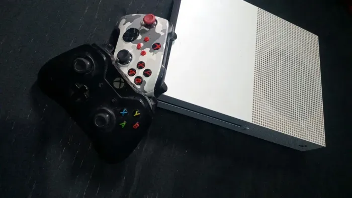 Xbox One S + 2 Controles