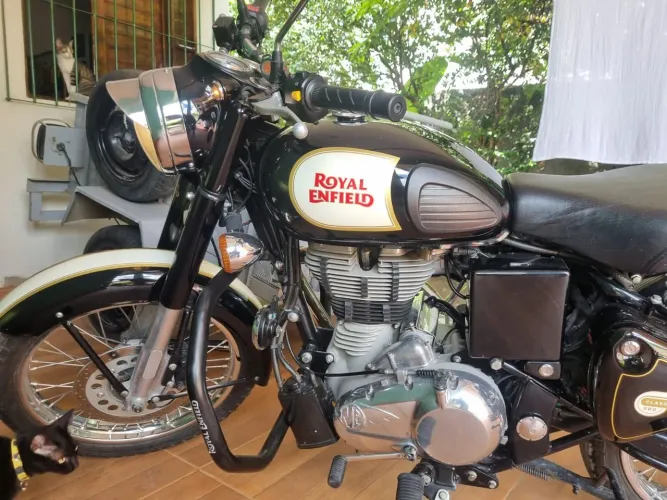 Royal Enfield Classic 500 - Excelente estado - Moto impecável