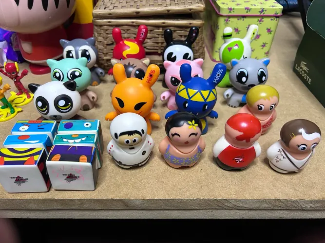 Bonecos Brinquedos China in Box