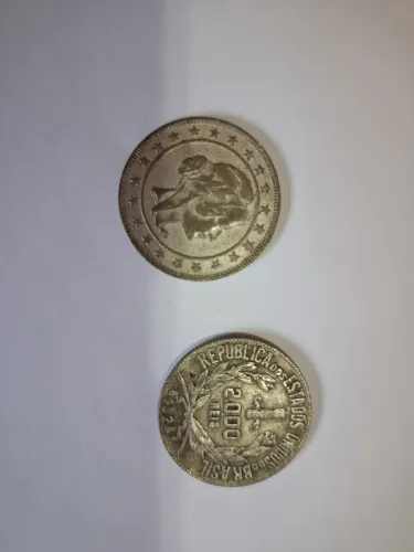 Vendo moedas de 2mil Reis de prata