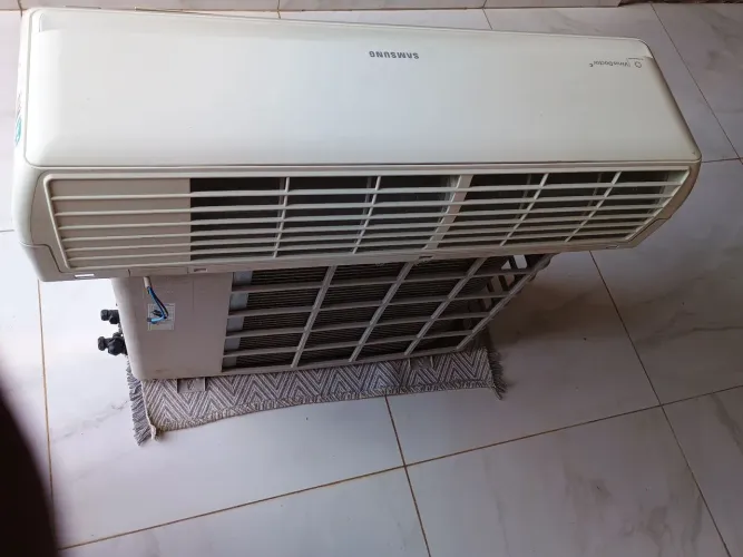 Ar condicionado usado já instalado 12 mil BTUs 