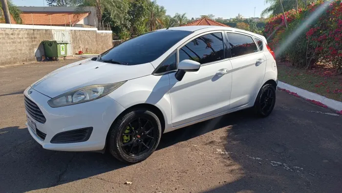 Ford Fiesta 1.5 16V Flex Mec. 5P 2015