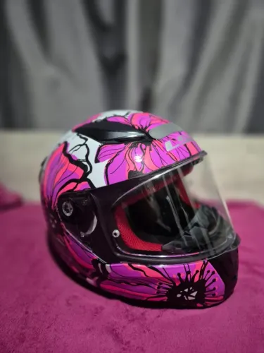 Capacete feminino LS2
