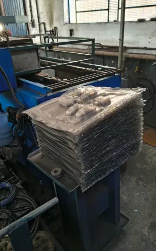 Máquina de Blister - embalagem plástica+ matriz para suporte de TV