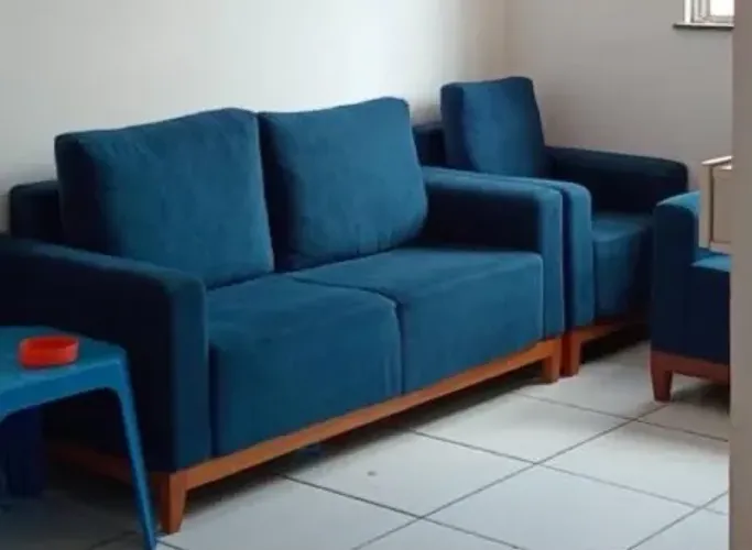 Sofá dois lugares + duas poltronas