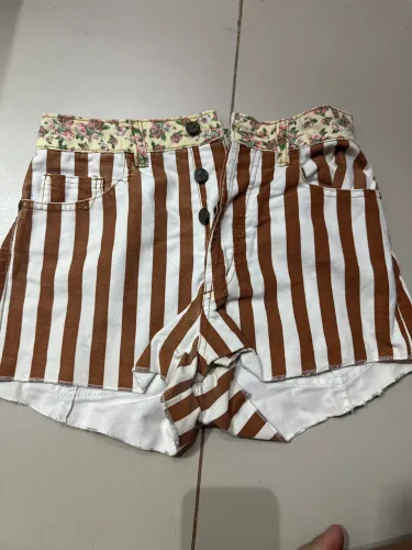 Short jeans estampado