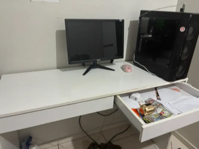 Mesa Branca Usada