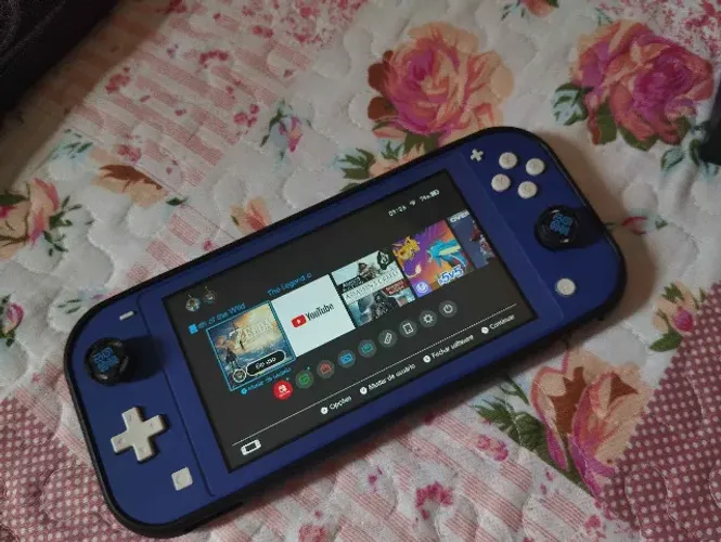 Nintendo Switch Lite [Azul] - Com Capa de Proteção e Carregador original