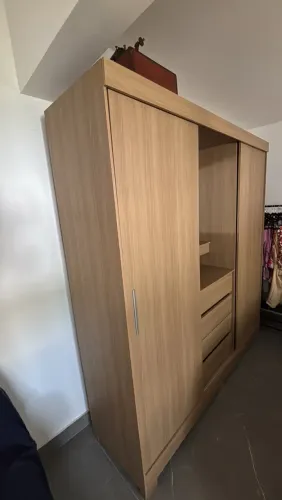 Guarda-roupa duas portas de correr com gaveteiro e espelho como novo