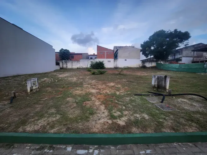 Imóvel para venda possui 200 metros quadrados em Maraponga - Fortaleza - CE