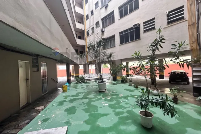 Apartamento à Venda em Olaria - Rio de Janeiro - 2 Quartos, Vaga e Portaria 24h