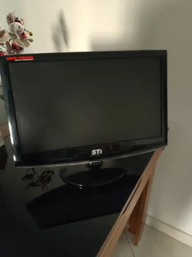 Monitor sempre Toshiba LCD STI 18.5 VGA muito bom