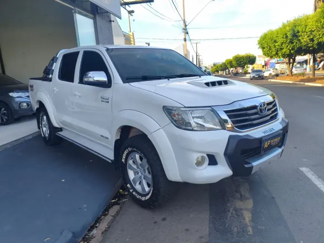 Toyota Hilux CD SRV D4-d 4X4 3.0 TDI Diesel AUT 2015