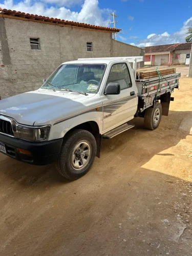 Toyota Hilux CS DX 4X4 3.0 8V 90cv Diesel 2004
