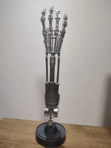 Braço T-800 escala 1/1