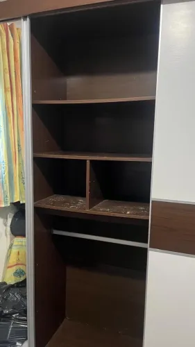 Guarda roupas de casal com espelho