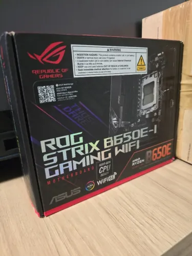 Placa-mãe ASUS ROG Strix B650E-I Gaming WiFi - Mini-ITX AM5 - C/ Caixa e NF