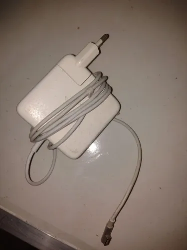 Carregador de MacBook pro