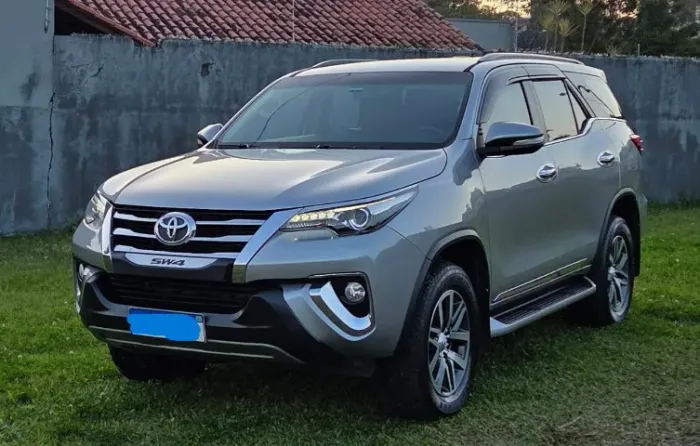 Toyota Hilux SW4 SRX 4X4 2.8 TDI 16V Dies. Aut. 2017