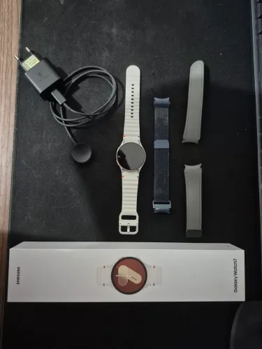 Samsung Galaxy Watch7 40mm (Creme) + Caixa + 2 Pulseiras Extras - Impecável
