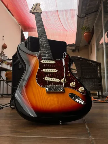 Guitarra Seizi Vintage Shinobi Ash SSS (com case)