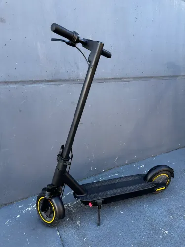 Patinete Elétrico(4 meses de uso e parcelo em até 10X)