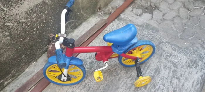 Vendo bicicleta e motinha infantil
