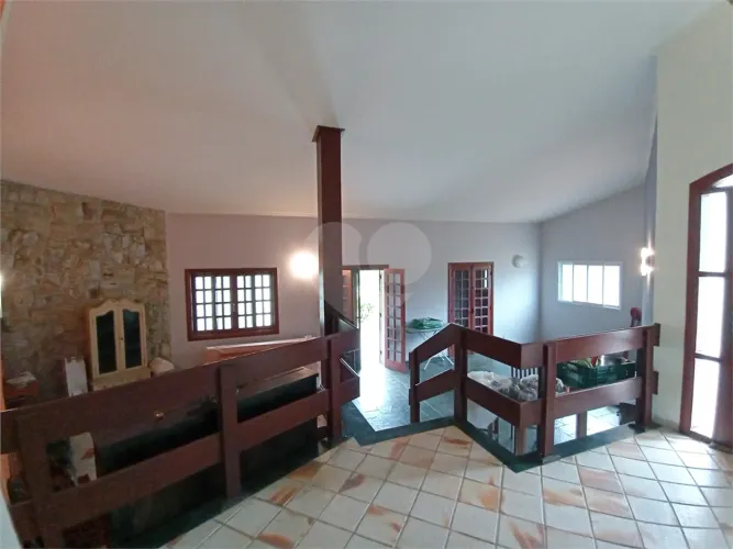Casa à venda térrea com 3 terrenos em condomínio à venda em Vinhedo/SP.