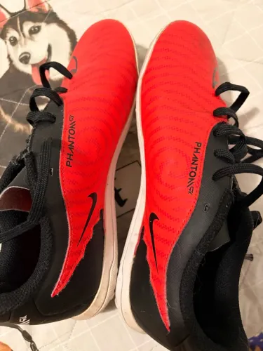 Chuteira Nike Phantom tamanho 39