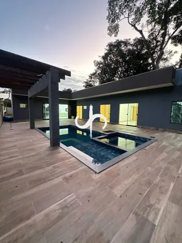 Chácara Alto Padrão | Anapolis | 3 Suítes, Piscina Aquecida e Bosque Privativo
