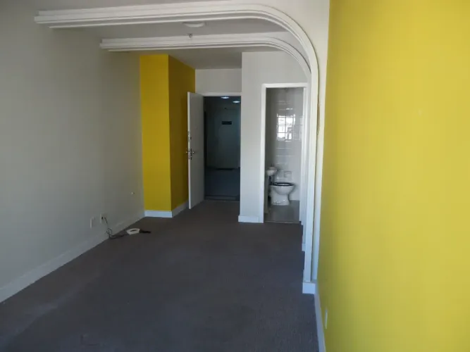 Sala comercial para venda  com 21 m², com banheiro, próximo Uruguaiana, Centro - Rio de Ja