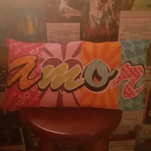 Mini Almofada estampada AMOR