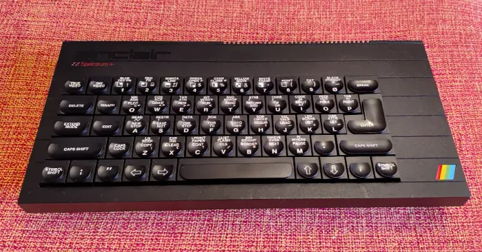 Computador Sinclair ZX Spectrum+ ( Plus ) c/ 48KB de Ram - Teclado Ruim