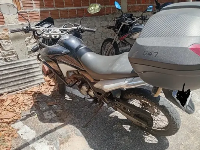 Honda XRE 300 ABS, Preta, com baú GOW de 47L e Protetor de Carenagem