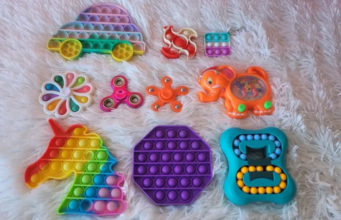 pop it, spinner e brinquedos antiestresse