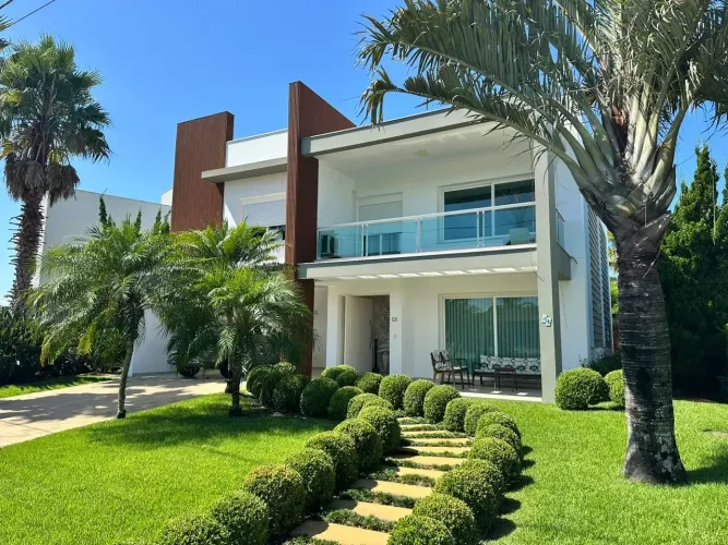 Sobrado à venda com 350 m2 e 5 quartos no Condomínio Ocean Side - Torres RS