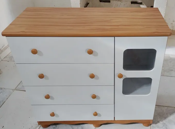 Cômoda infantil branco/amêndoa em ótimo estado