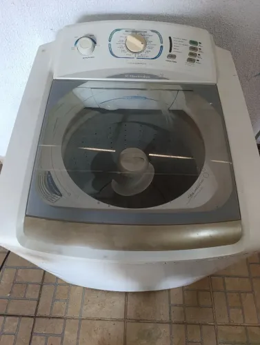 Máquina de lavar Electrolux 12kg funcionando